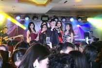 Dương Triệu Vũ diễn sung thế nào mà bị fan nữ sàm sỡ không biết?