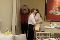 Mai Phương Thúy hôn Noo Phước Thịnh trong tiệc sinh nhật gây sốt