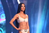 Kim Duyên và dàn thí sinh trình diễn áo tắm ở Miss Universe 2021