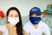 Công Vinh - Thủy Tiên bán rau 1 tỷ 1 bó, mùa dịch giảm giá "sốc"