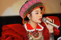 Thu Hằng liên tục phát hành MV, gây sốt với “Chill cùng Tây Bắc”