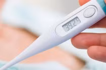 Bác sĩ chỉ rõ trẻ sốt sau phẫu thuật khi nào nguy hiểm