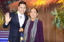 Học trò Ngọc Sơn tặng quà xúc động cho đấng sinh thành 