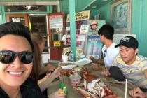 Ảnh hiếm Hoài Linh hội ngộ con trai ruột và gia đình tại Mỹ