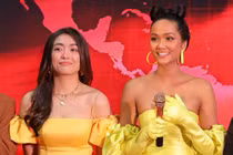 H'Hen Niê liên tục chỉnh váy, thót tim vì suýt lộ vòng 1