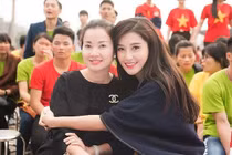 Mẹ Huyền My lên tiếng về tin đồn con gái sắp cưới chồng