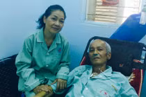 Diễn viên "Đất và người" đến thăm nghệ sĩ Duy Thanh 