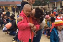 Nụ hôn của MC Kỳ Duyên đẹp nhất Vbiz ngày Valentine