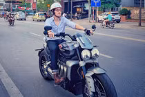 Đình Tú nói về bức ảnh không đeo khẩu trang gây tranh cãi