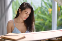 Thủy Tiên khoe khéo biệt thự triệu đô trong MV mới