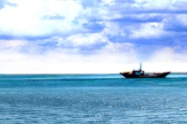 Tàu nước ngoài cứu sống ngư dân Việt Nam