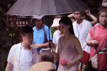 Phạm Băng Băng diện áo mỏng tang trên phim trường 