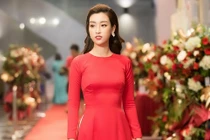 Hoa hậu Đỗ Mỹ Linh diện áo dài đỏ nổi bật ở sự kiện