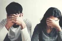 Xông vào khách sạn bắt con dâu ngoại tình, mẹ chồng suýt ngất 