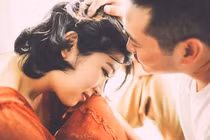 Chồng phát hoảng vì vợ ngoài 40 mà thể hiện như gái 20