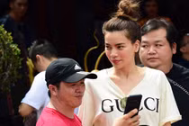 Hồ Ngọc Hà và dàn sao dâng hương ở nhà thờ Tổ của Hoài Linh