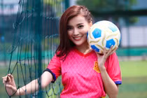 Cao Thái Hà tung ảnh gợi cảm cổ vũ Tây Ban Nha