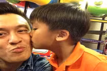 Khoảnh khắc hạnh phúc của cha con Lam Trường - Kiến Văn