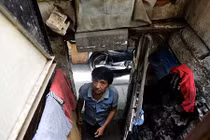 Cuộc đời cay đắng của tài tử sống trong nửa chuồng lợn