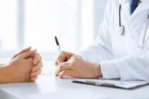 Bác sĩ Hồng Kông bị tố sờ ngực bệnh nhân trong khi khám