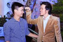 Vì sao Hoài Linh nhận nhiều con nuôi?