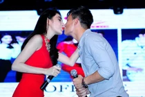 Thủy Tiên, Công Vinh và những lần khóa môi ngọt ngào