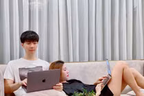 Thúy Vân cực tình bên chồng sắp cưới, bạn bè hùa trêu “giữ khoảng cách 2m“