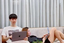 Thúy Vân cực tình bên chồng sắp cưới, bạn bè hùa trêu “giữ khoảng cách 2m“