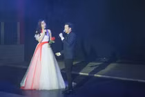 Đỗ Mỹ Linh trổ tài song ca cùng Dương Triệu Vũ trên đất Mỹ