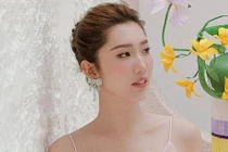 Thúy Ngân bị thương ở cổ, phải tạm dừng hoạt động