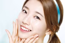 Xông mặt bằng vỏ bưởi rồi chà đá sữa tươi da trắng mịn bất ngờ 