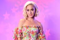 Giữa bão scandal, Katy Perry lại bị tố quấy rối tình dục nữ MC 