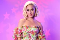 Giữa bão scandal, Katy Perry lại bị tố quấy rối tình dục nữ MC 