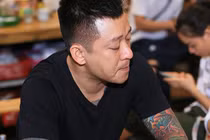 Vợ Tuấn Hưng động viên chồng: “Em sẽ luôn đi bên anh“