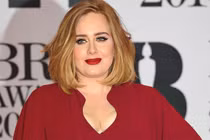 Adele chính thức nộp đơn ly hôn chồng sau 5 tháng ly thân