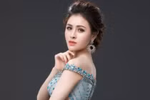 Nói tiếng Anh dở, Thư Dung vẫn lọt top 5 bình chọn của Missosology