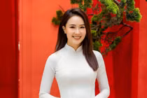 Hồng Diễm nói gì khi vượt mặt NSND Thu Hà thắng giải VTV Awards?