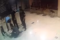 Người yêu cũ bồi thường chia tay 7 tỷ, cô gái hành động sốc