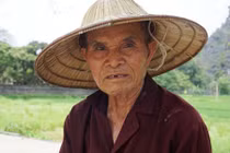 Nghề cho thuê trâu chụp ảnh của cụ ông 84 tuổi