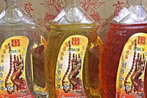 Bé hơn 2 tuổi viêm phổi cấp vì uống nhầm dầu thắp đèn