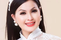 Yến Vy đẹp mặn mà sau 10 năm rời khỏi showbiz Việt