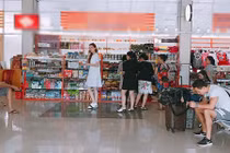 Hồ Ngọc Hà và Kim Lý cùng xuất hiện ở sân bay