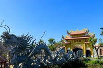 Cận cảnh nhà thờ Tổ của Hoài Linh đã dừng thi công