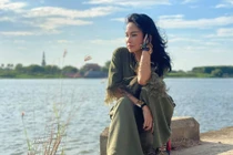 Diva Thanh Lam khoe nhan sắc đằm thắm ở tuổi 51