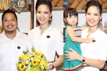 Trần Thị Quỳnh rạng rỡ bên chồng và con gái 