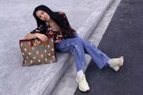 Ra đường hở bạo, Hiền Thục ở nhà kín đáo hết nấc