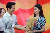 Song Seung Hun tỏ tình Lưu Diệc Phi trên truyền hình