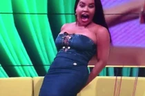 Ngượng chín mặt vì sự cố trang phục trên sóng truyền hình