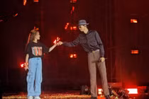 Hoàng Thùy Linh ẩn ý công khai yêu Đen Vâu?