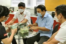 MC Quyền Linh tiếp tục ủng hộ 2,2 tỷ cho quỹ vắc xin